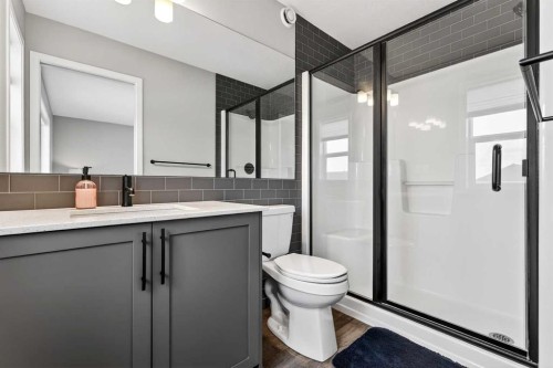 94 Wolf Gate Nw, Okotoks, AB - Indoor Photo Showing Bathroom