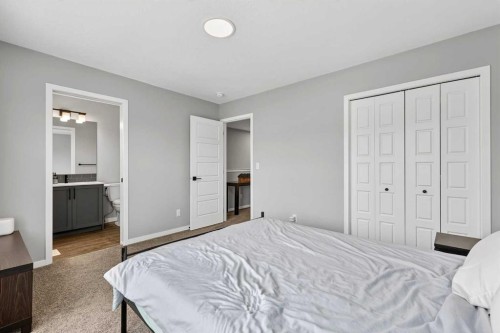 94 Wolf Gate Nw, Okotoks, AB - Indoor Photo Showing Bedroom