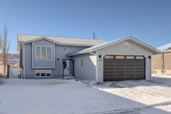 823 Bankview Drive Drumheller, AB T0J 0Y6