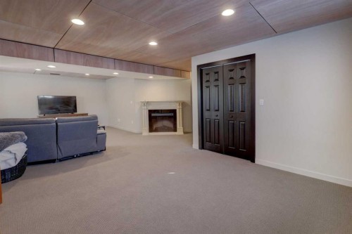 823 Bankview Drive, Drumheller, AB - Indoor With Fireplace