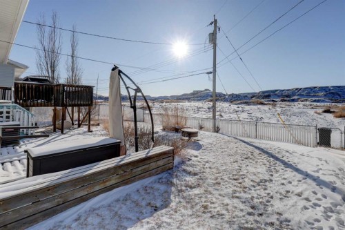 823 Bankview Drive, Drumheller, AB - Outdoor