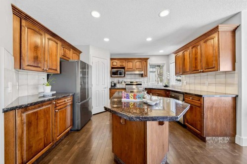 46 Discovery Ridge Road Sw, Calgary, AB - Indoor Photo Showing Kitchen