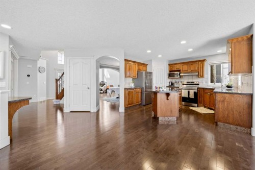 46 Discovery Ridge Road Sw, Calgary, AB - Indoor Photo Showing Kitchen With Upgraded Kitchen