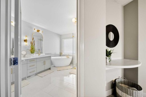 46 Discovery Ridge Road Sw, Calgary, AB - Indoor Photo Showing Bathroom