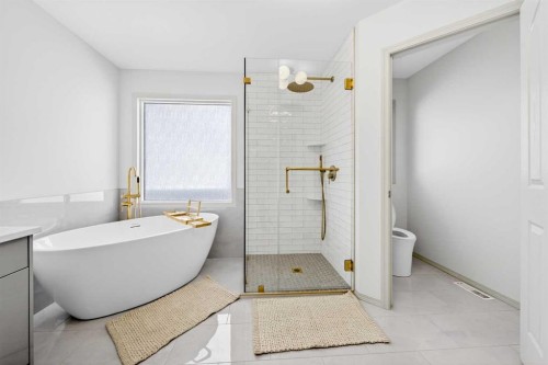 46 Discovery Ridge Road Sw, Calgary, AB - Indoor Photo Showing Bathroom