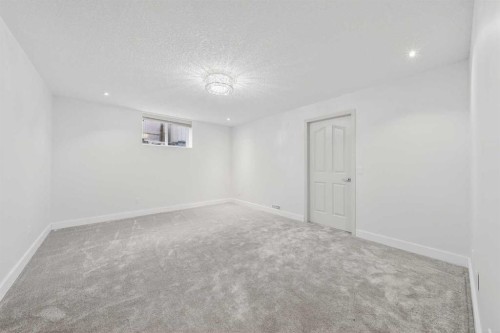 46 Discovery Ridge Road Sw, Calgary, AB - Indoor Photo Showing Other Room