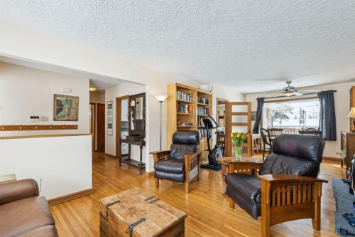 2363 23 Street Nw, Calgary, AB - Indoor Photo Showing Living Room