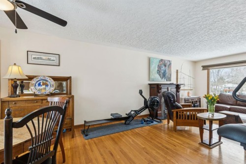 2363 23 Street Nw, Calgary, AB - Indoor