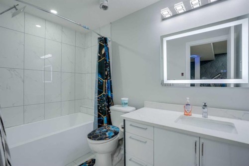 673 Corner Meadows Way Ne, Calgary, AB - Indoor Photo Showing Bathroom