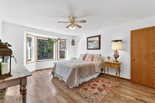 31 Sunset Crescent, Okotoks, AB - Indoor Photo Showing Bedroom