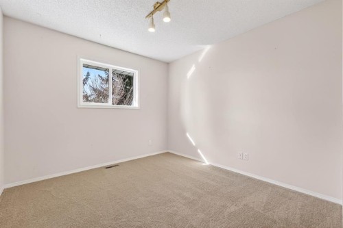 31 Sunset Crescent, Okotoks, AB - Indoor Photo Showing Other Room