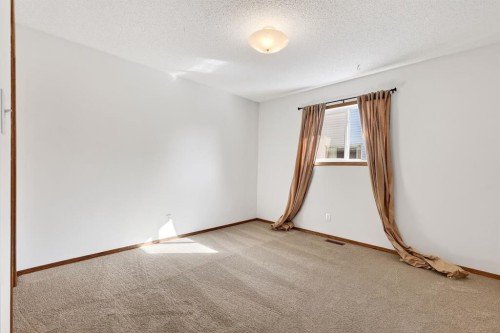 31 Sunset Crescent, Okotoks, AB - Indoor Photo Showing Other Room