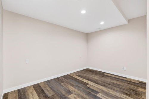 31 Sunset Crescent, Okotoks, AB - Indoor Photo Showing Other Room