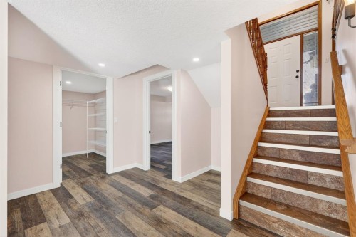 31 Sunset Crescent, Okotoks, AB - Indoor Photo Showing Other Room