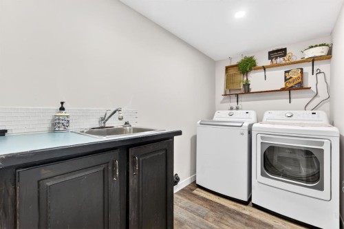31 Sunset Crescent, Okotoks, AB - Indoor Photo Showing Laundry Room