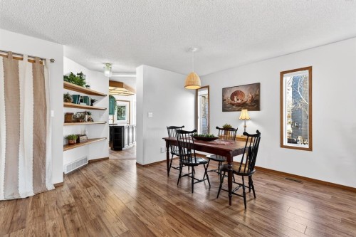 31 Sunset Crescent, Okotoks, AB - Indoor Photo Showing Dining Room
