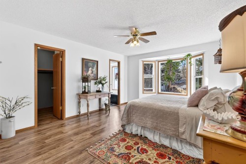 31 Sunset Crescent, Okotoks, AB - Indoor Photo Showing Bedroom
