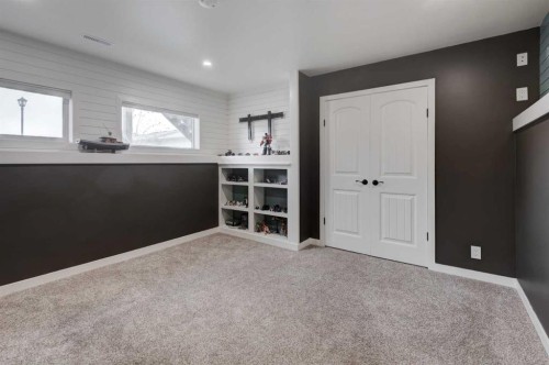 14 Everridge Common Sw, Calgary, AB - Indoor Photo Showing Other Room
