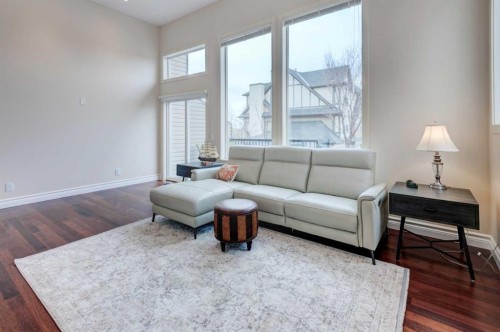 14 Everridge Common Sw, Calgary, AB - Indoor Photo Showing Living Room