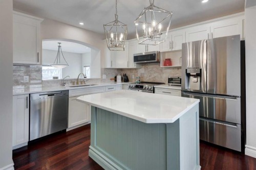 14 Everridge Common Sw, Calgary, AB - Indoor Photo Showing Kitchen With Upgraded Kitchen