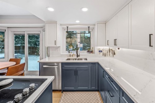 76 Stradbrooke Way Sw, Calgary, AB - Indoor Photo Showing Kitchen