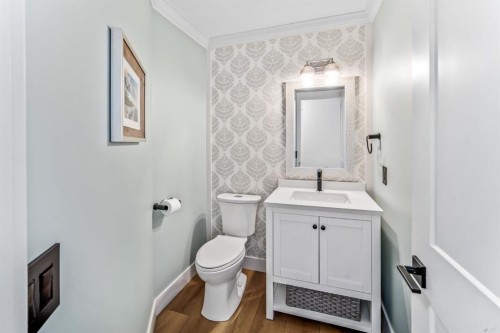 76 Stradbrooke Way Sw, Calgary, AB - Indoor Photo Showing Bathroom