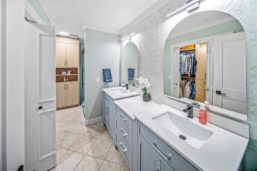 76 Stradbrooke Way Sw, Calgary, AB - Indoor Photo Showing Bathroom