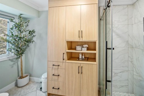 76 Stradbrooke Way Sw, Calgary, AB - Indoor Photo Showing Bathroom