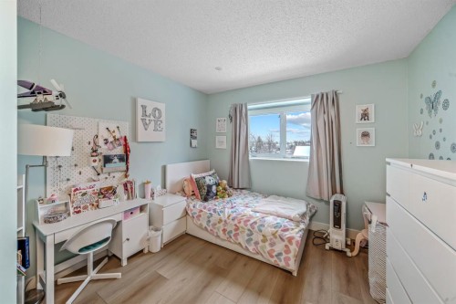 76 Stradbrooke Way Sw, Calgary, AB - Indoor Photo Showing Bedroom