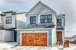 24 Royston Rise NW Calgary, AB T3L 0J2