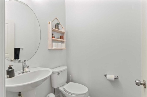 333 Mahogany Boulevard Se, Calgary, AB - Indoor Photo Showing Bathroom