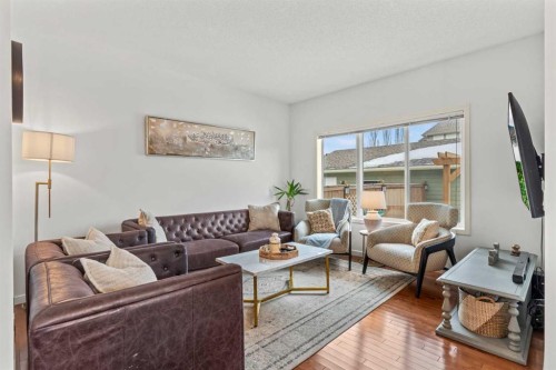 333 Mahogany Boulevard Se, Calgary, AB - Indoor Photo Showing Living Room