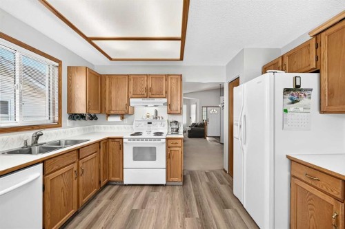 11444 Coventry Boulevard Ne, Calgary, AB - Indoor Photo Showing Kitchen With Double Sink