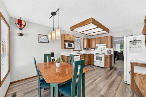 11444 Coventry Boulevard Ne, Calgary, AB - Indoor Photo Showing Dining Room