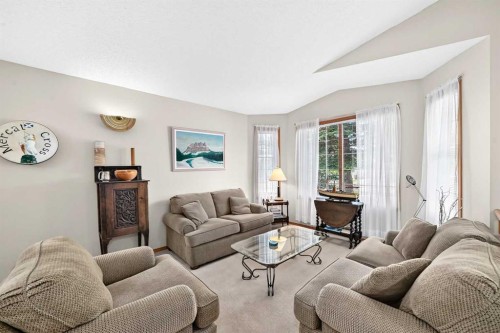 11444 Coventry Boulevard Ne, Calgary, AB - Indoor Photo Showing Living Room