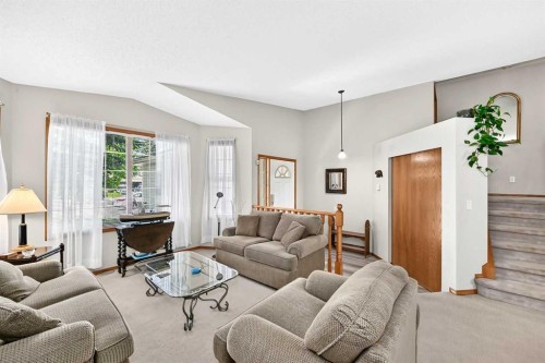 11444 Coventry Boulevard Ne, Calgary, AB - Indoor Photo Showing Living Room