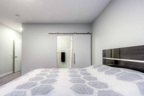 1545 33 Avenue Sw, Calgary, AB - Indoor Photo Showing Bedroom