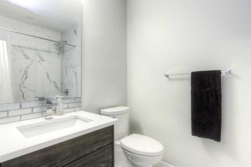 1545 33 Avenue Sw, Calgary, AB - Indoor Photo Showing Bathroom