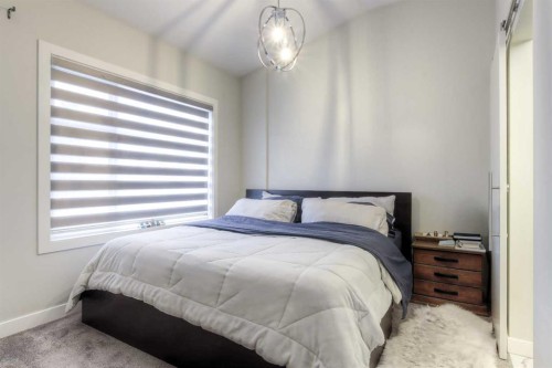 1545 33 Avenue Sw, Calgary, AB - Indoor Photo Showing Bedroom