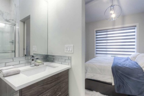 1545 33 Avenue Sw, Calgary, AB - Indoor Photo Showing Bathroom