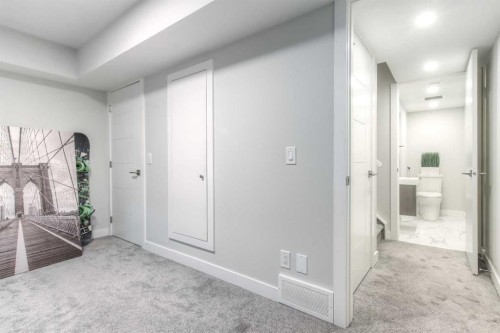 1545 33 Avenue Sw, Calgary, AB - Indoor Photo Showing Other Room