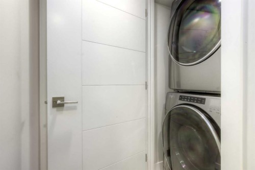 1545 33 Avenue Sw, Calgary, AB - Indoor Photo Showing Laundry Room