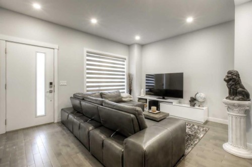 1545 33 Avenue Sw, Calgary, AB - Indoor