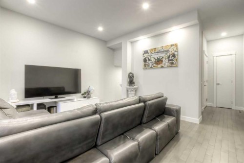 1545 33 Avenue Sw, Calgary, AB - Indoor