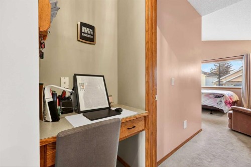 8 Somerset Gate Sw, Calgary, AB - Indoor Photo Showing Office