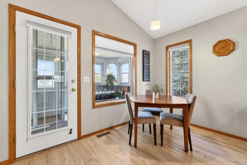 8 Somerset Gate Sw, Calgary, AB - Indoor Photo Showing Dining Room