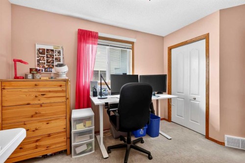 8 Somerset Gate Sw, Calgary, AB - Indoor Photo Showing Office