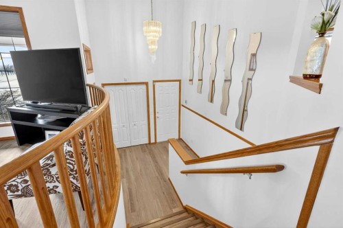 8 Somerset Gate Sw, Calgary, AB - Indoor Photo Showing Other Room