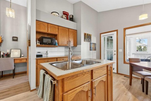 8 Somerset Gate Sw, Calgary, AB - Indoor Photo Showing Kitchen With Double Sink