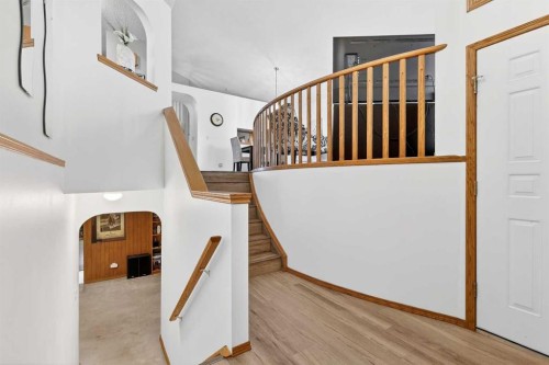 8 Somerset Gate Sw, Calgary, AB - Indoor Photo Showing Other Room